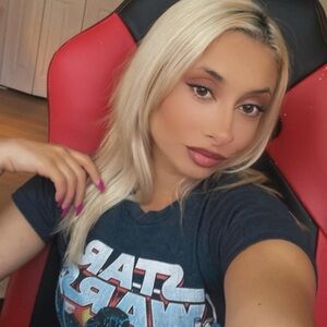 Meet your Posher, Nia